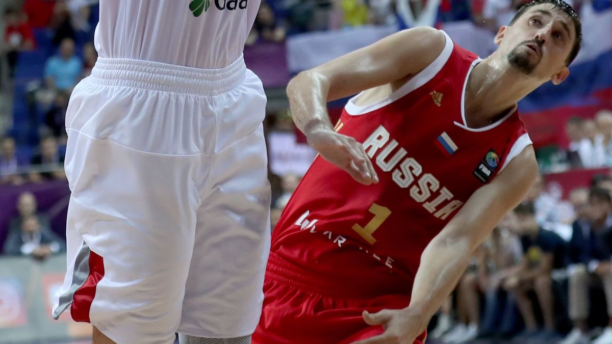 PAP/EPA / SEDAT SUNA / Alexey Shved, lider reprezentacji Rosji