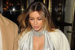 Kim Kardashian śmiało prezentuje biust! Piersi celebrytki główną atrakcją modowej imprezy