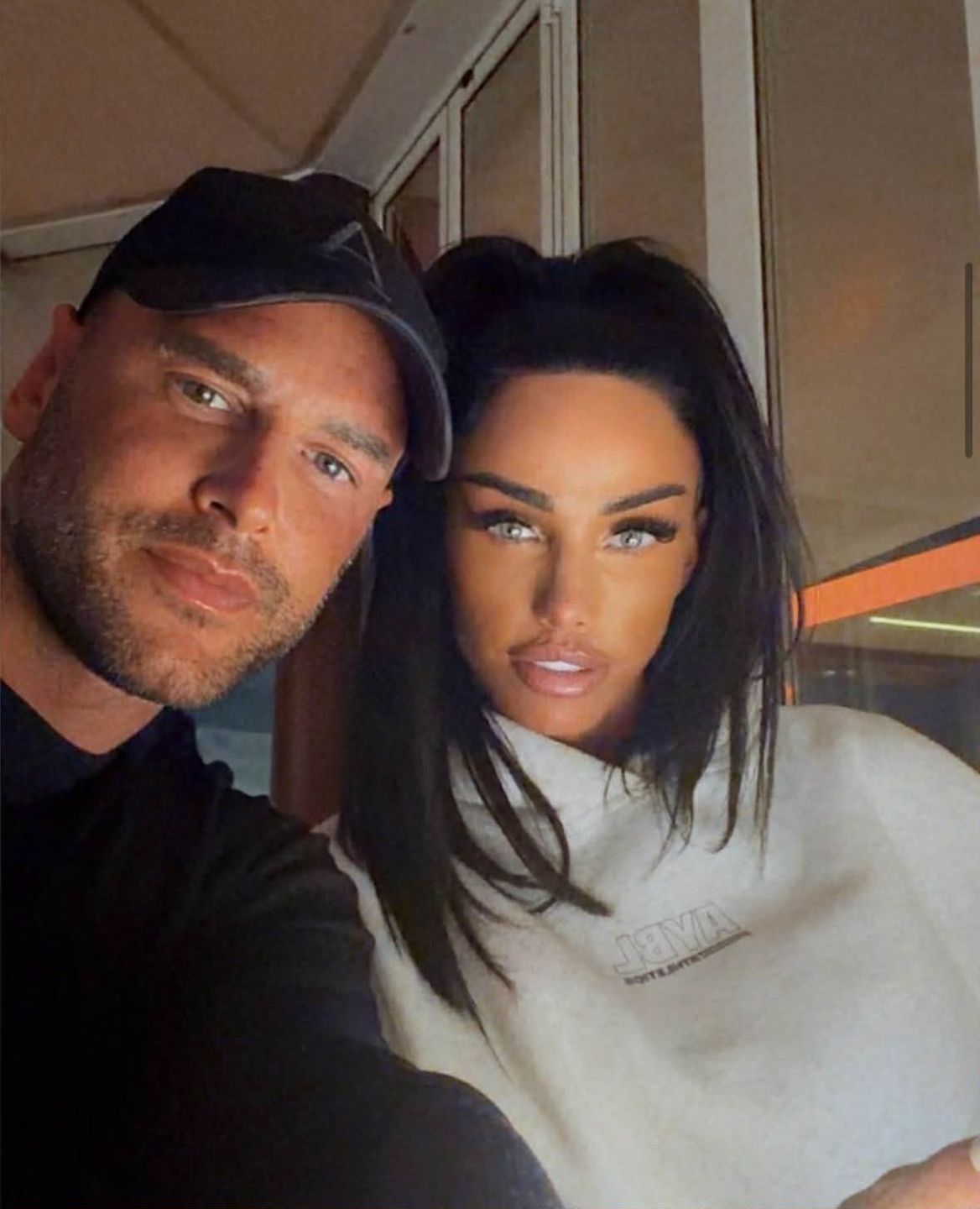 Świeżo upieczony mąż Katie Price jest ESKORTEM?!