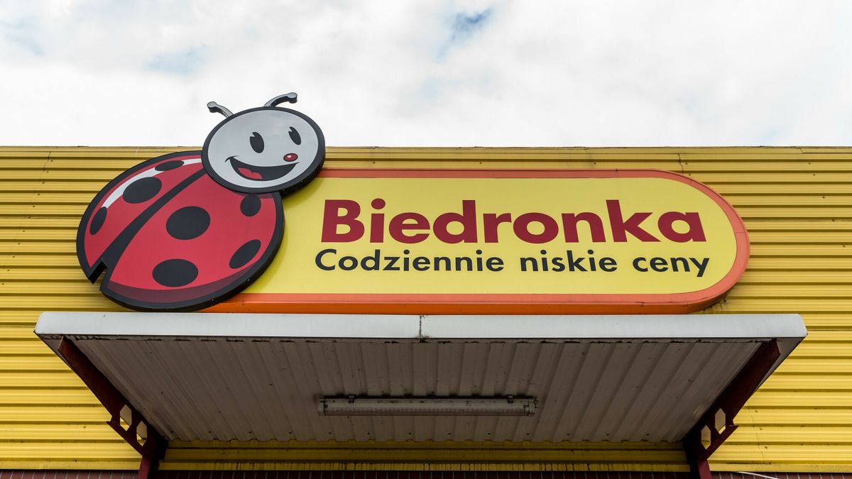 Właściciel sieci sklepów Biedronka - firma Jeronimo Martins Polska - zatrudnia najwięcej osób w kraju
