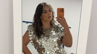 Ewa Farna ODSŁANIA NOGI w cekinowej mini. Internauci: "BOGINI"