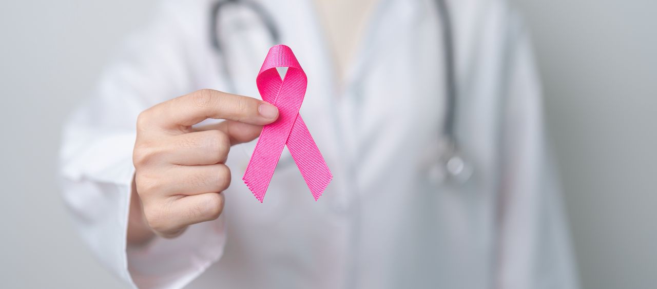 Łódź: Nie badasz piersi? Możesz przeoczyć raka. NFZ namawia kobiety do regularnego samobadania piersi. Oraz do mammografii