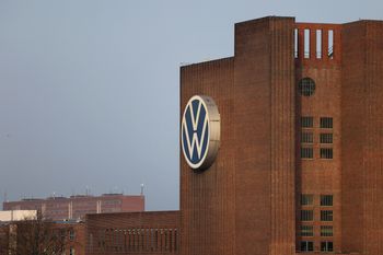 Volkswagen rozważa sprzedaż udziałów w klubach piłkarskich. Liczy się każdy grosz