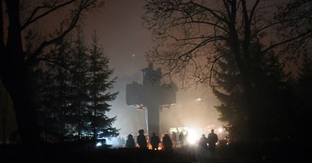 Wszystkich Świętych i Zaduszki - jaka jest różnica. Ksiądz tłumaczy