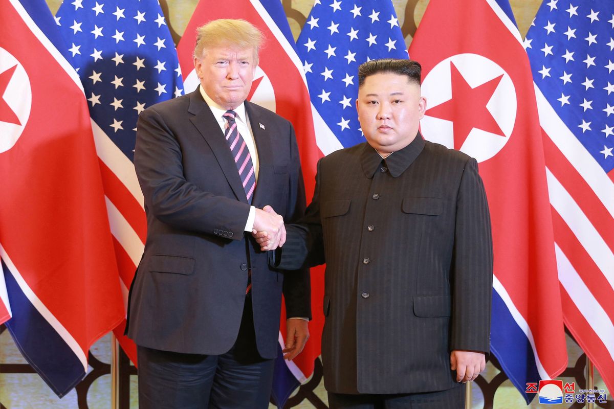 Szczyt Trump - Kim był skazany na porażkę. Mowa ciała polityków była jednoznaczna