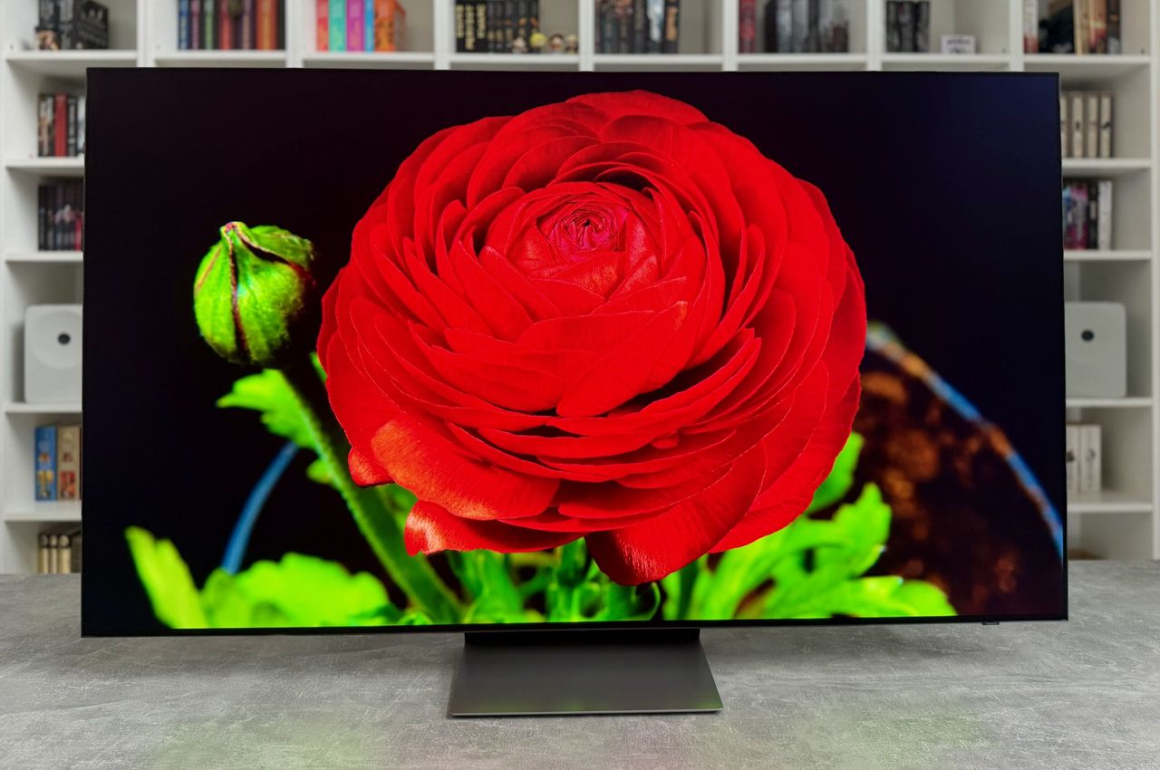 Samsung OLED S90H. 