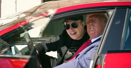 Trump kupił nowiutką teslę, ale jej nie poprowadzi. "Dostaliby zawału"