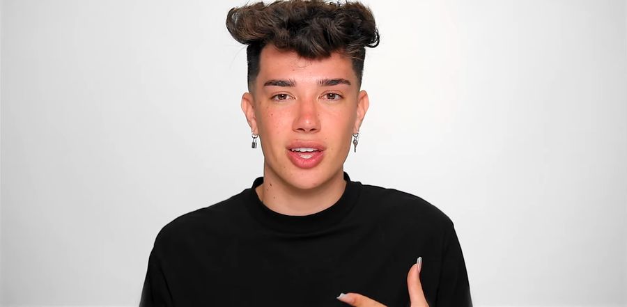 James Charles przeprasza, że flirtował z nieletnimi chłopcami