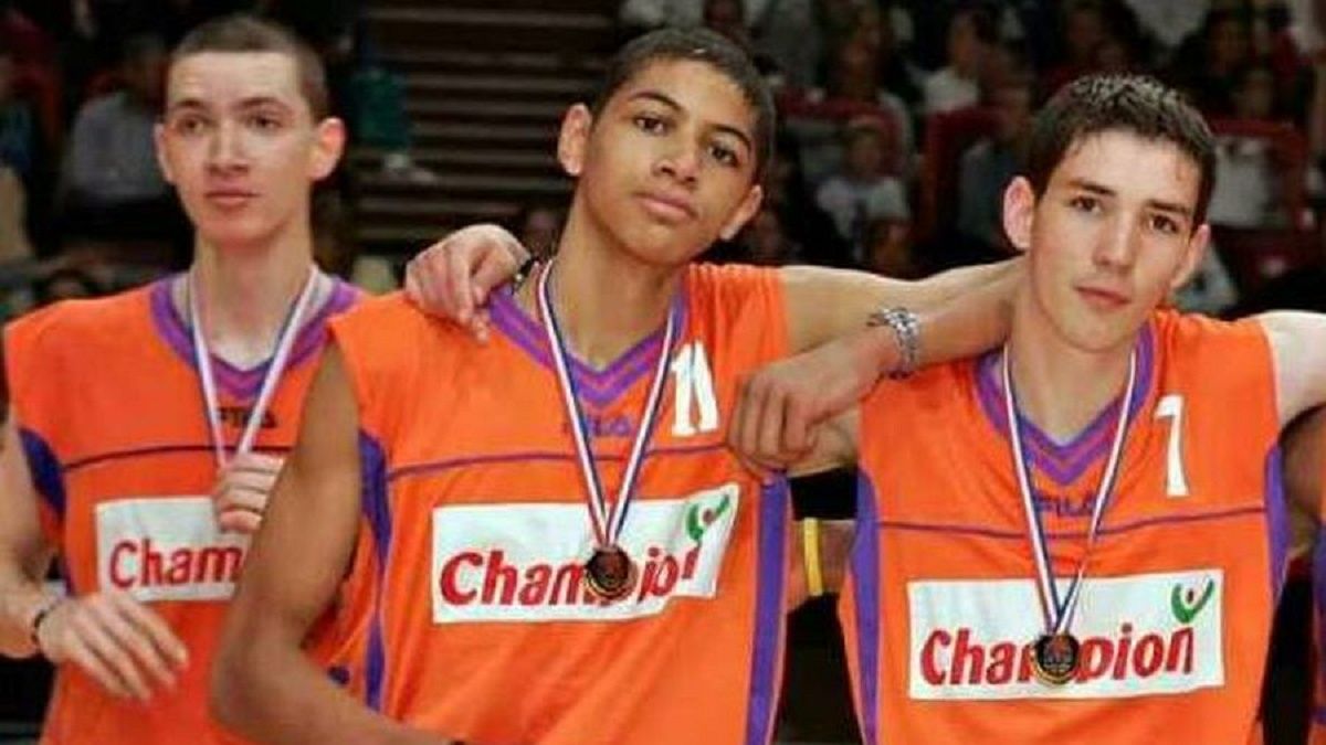 Aaron Cel (z lewej), Nicolas Batum (w środku)