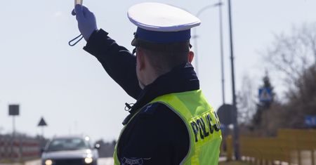 Lubelskie. Jechała autem po alkohol. Zapytała policję czy ją podrzuci