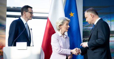 KE "bardzo zaniepokojona" ruchem Polski. Nie wyklucza "natychmiastowych działań"