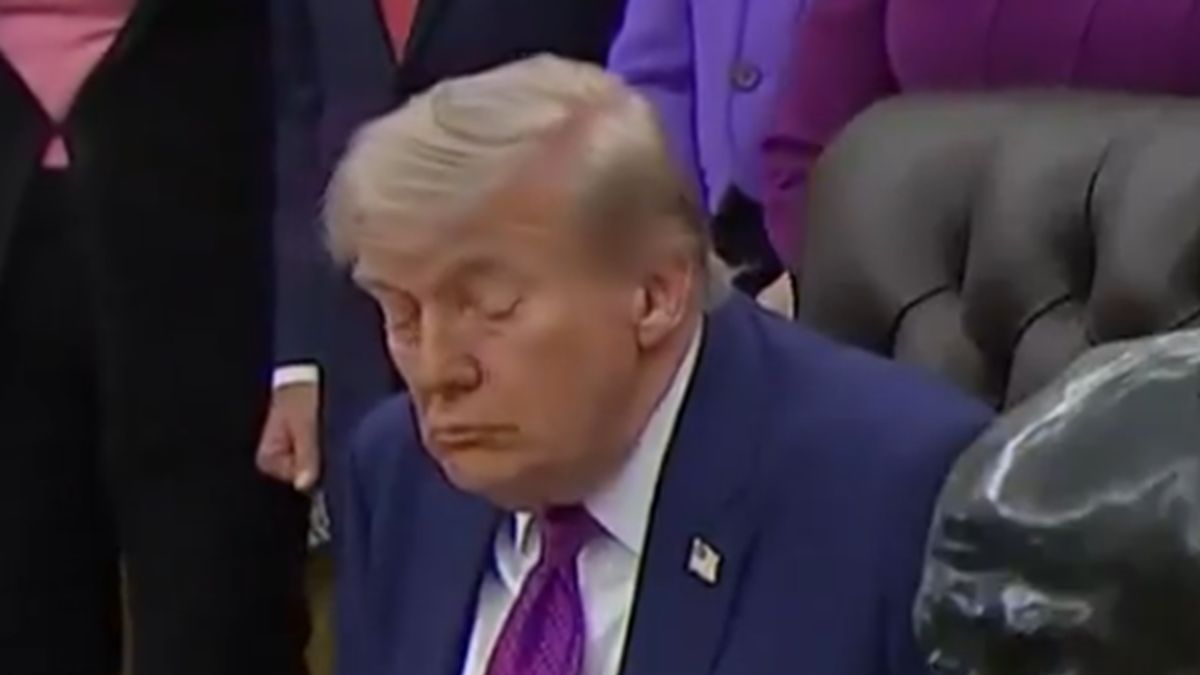 Donald Trump przyłapany w Białym Domu.