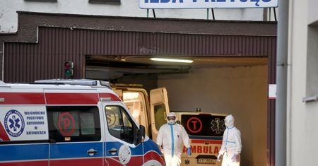 Ciało 33-letniej kobiety przed szpitalem w Bogatyni. Wiadomo, kiedy sekcja