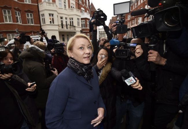 Szwedzka prokurator Ingrid Isgren przybywa do ekwadorskiej ambasady w Londynie
