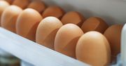 Nie przechowuj jajek na drzwiach lodówki. dlaczego?