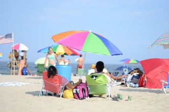 Wakacje we Włoszech. Kto chce tylko wykąpać się w morzu nie płaci za wstęp na plażę