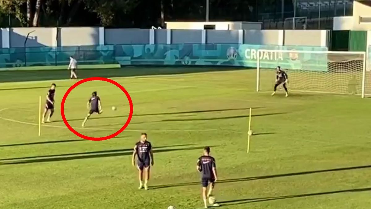Zdjęcie okładkowe artykułu: Twitter / HNS / Na zdjęciu: Luka Modrić strzela gola zewnętrzną częścią stopy na treningu reprezentacji Chorwacji