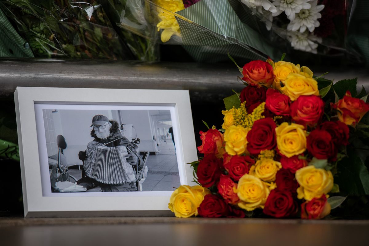 У Лондоні вбили 87-річного вуличного музиканта Томаса О’Геллорана, який збирав кошти потерпілим від війни українцям(Photo by Chris J Ratcliffe/Getty Images)