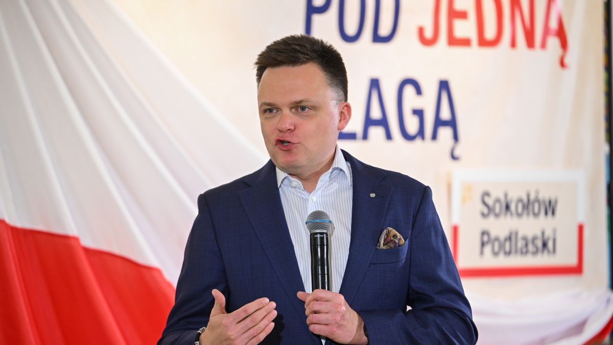 Sokołów Podlaski, 05.11.2024. Przewodniczący Polski 2050, marszałek Sejmu Szymon Hołownia przemawia na otwartym spotkaniu z mieszkańcami w Sokołowie Podlaskim, 5 bm. Spotkanie dotyczyło oceny pierwszego roku rządów koalicji 15. października oraz tego jakie sprawy są dziś najważniejsze i najpilniejsze dla Polek i Polaków. (aldg) PAP/Przemysław Piątkowski