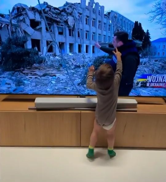 Syn Wojciecha Bojanowskiego rozpoznaje tatę na relacji z Ukrainy 