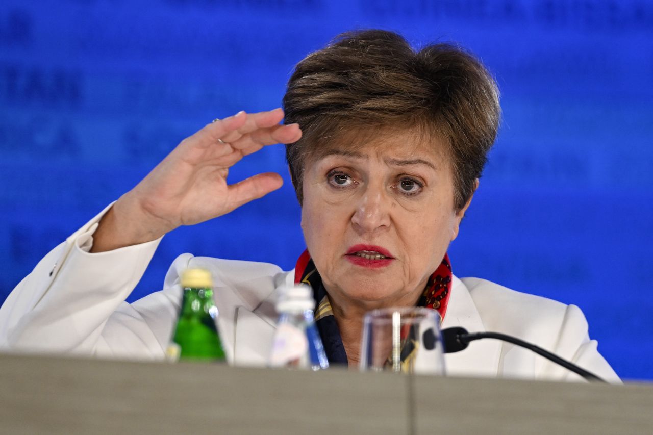 Zarobki Polaków. MFW wysyła ważny sygnał ws. płacy minimalnej