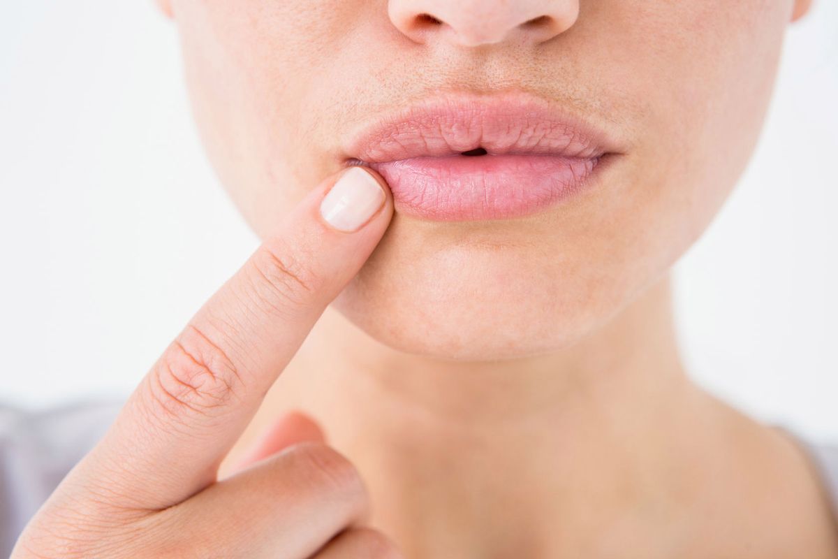 Pomadki do ust mogą powodować raka. Niepokojące wyniki francuskich badań