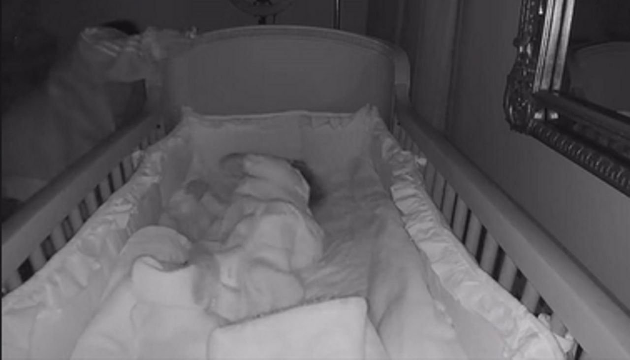 15-latek wszedł do sypialni siostry. Wszystko zarejestrowała elektroniczna niania