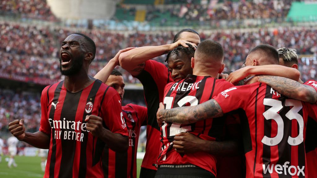 Zdjęcie okładkowe artykułu: Getty Images / Francesco Scaccianoce/LiveMedia/NurPhoto / Na zdjęciu: radość piłkarzy Milanu
