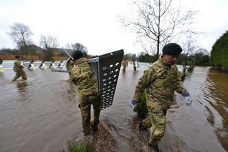 Londyn: Agencje ubezpieczeniowe zwodzą powodzian
