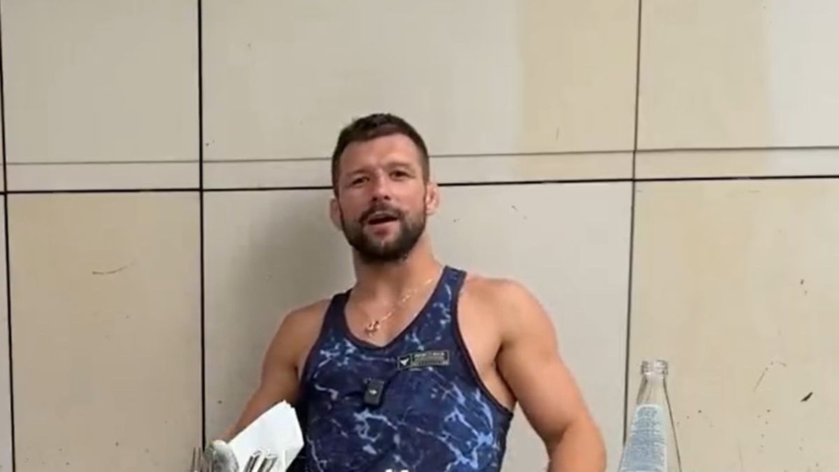 Mateusz Gamrot w czasie rozmowy z Winim