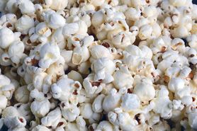 Popcorn prażony na oleju, z dodatkiem soli