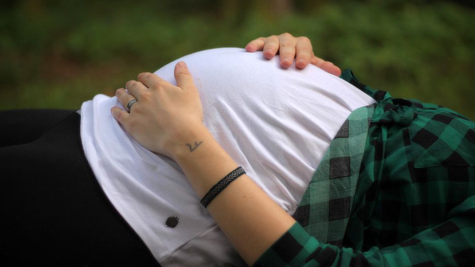 Zapytaliśmy ginekologa-położnika, czy nastoletnią ciążę łatwo jest ukryć