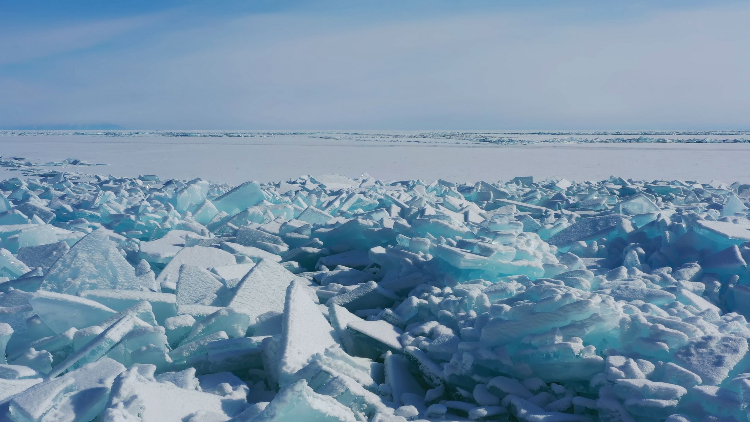 Torosy to spiętrzone góry lodu. Zdjęcie ilustracyjne 