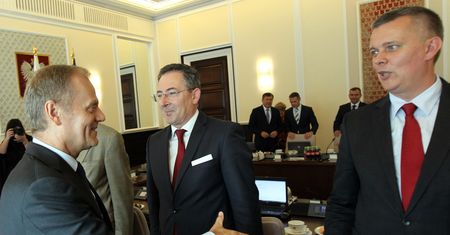 Rząd zabierając armii pieniądze, złamie konstytucję?