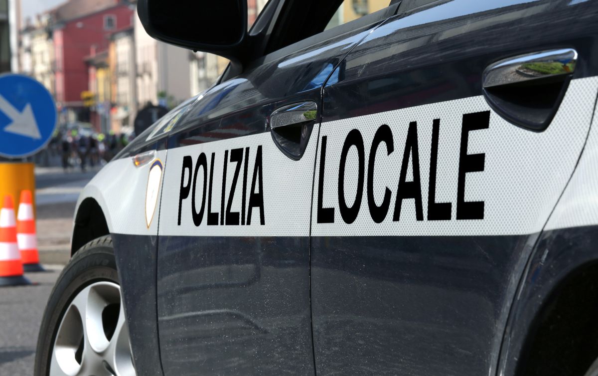 Imigranci: Włochy terroryzował nagi imigrant. Atakował przechodniów i wystawy sklepowe