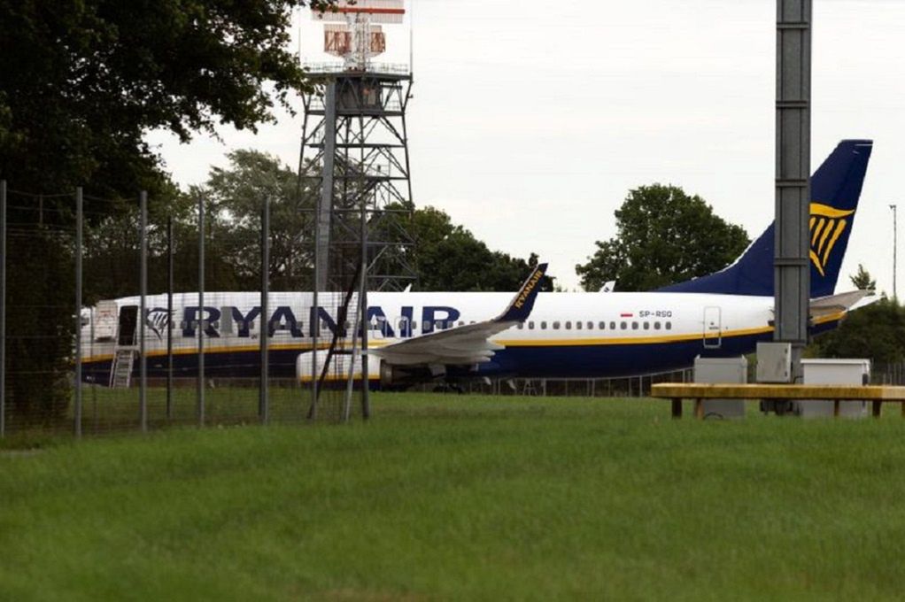 Awaryjne lądowanie samolotu Ryanair z Krakowa. Dwie osoby aresztowane