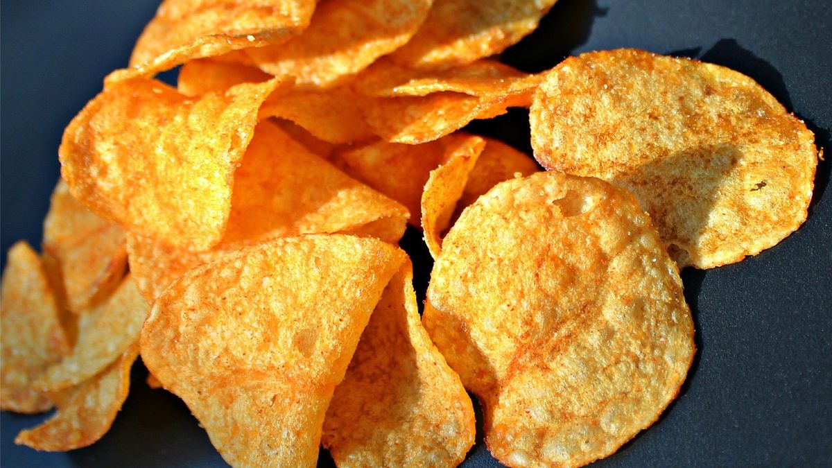 Chipsy ziemniaczane z dodatkiem częściowo utwardzonego oleju sojowego (solone)