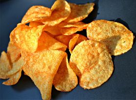 Chipsy ziemniaczane z dodatkiem częściowo utwardzonego oleju sojowego (solone)
