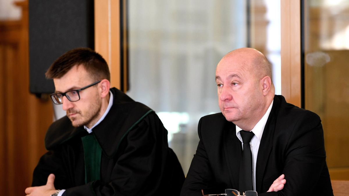 Zdjęcie okładkowe artykułu: PAP / Darek Delmanowicz / Na zdjęciu: Kazimierz Greń (z prawej) wraz ze swoim obrońcą Andrzejem Muchą przed Sądem Okręgowym w Rzeszowie