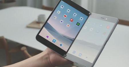 Zauważono użytkownika Surface Duo. Jak prezentuje się smartfon od Microsoftu?