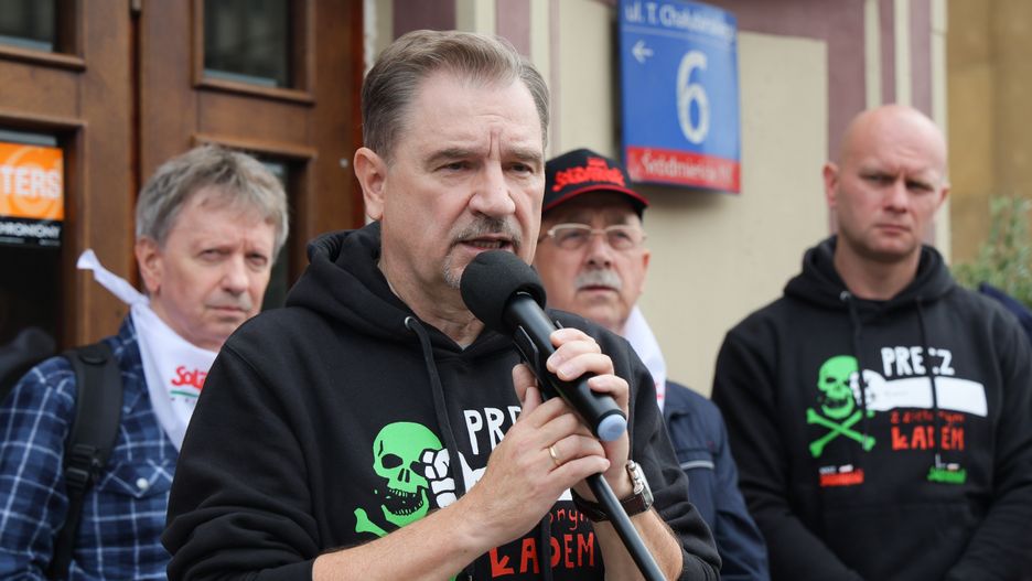 Piotr Duda
Pawe� Supernak
manifestacja, pikieta, PKP Cargo, prawa pracownicze, protest, zwi�zkowcy, zwolnienia, kolejarze, pracownicy kolei