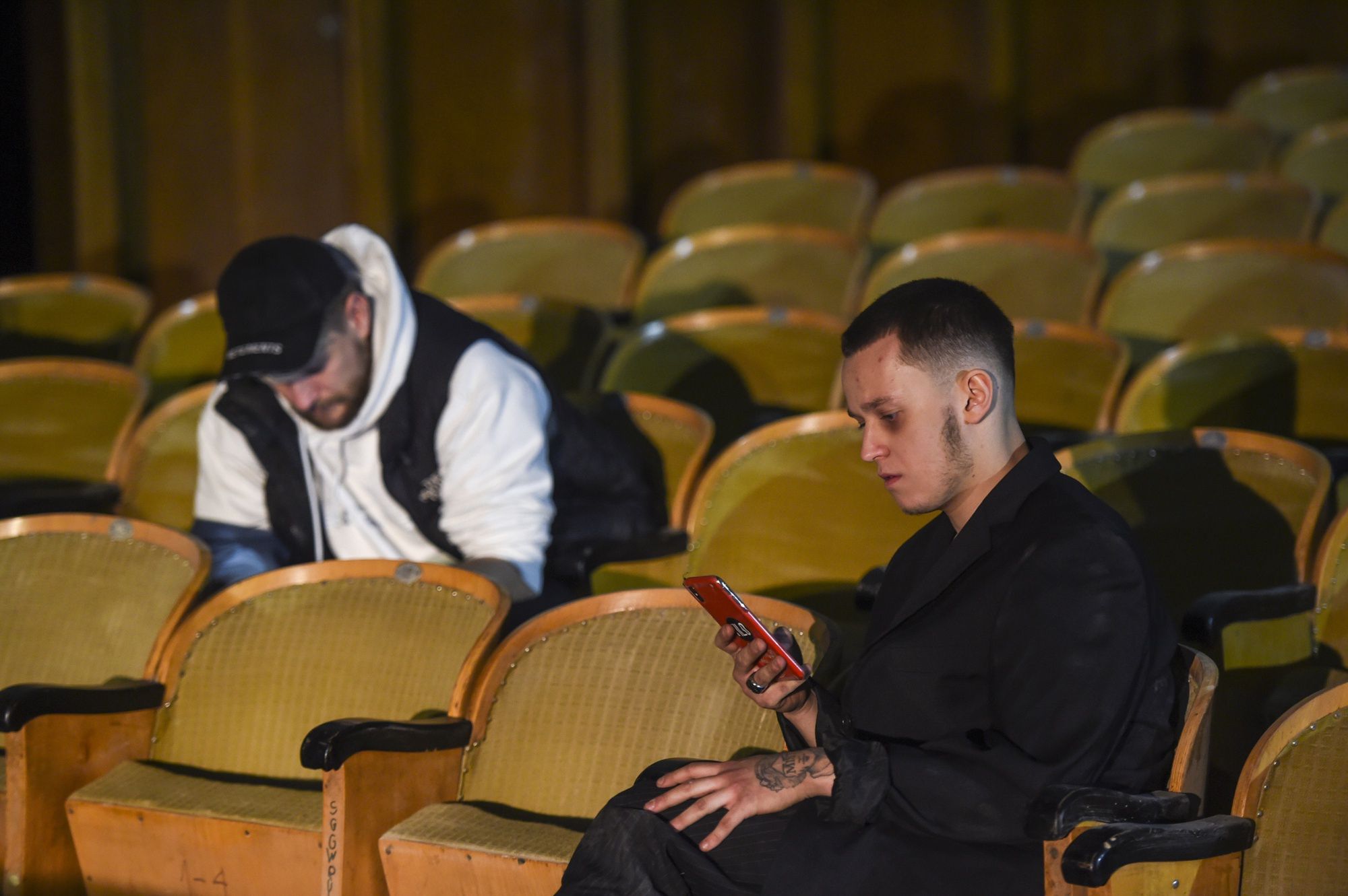 Xavier Wiśniewski kręci teledysk pod okiem Sebastiana Fabijańskiego