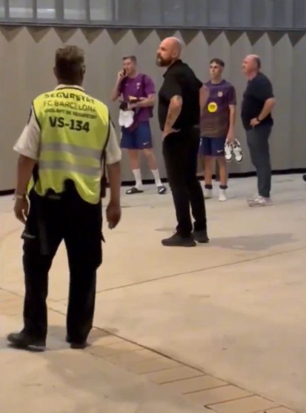 Robert Lewandowski pod stadionem