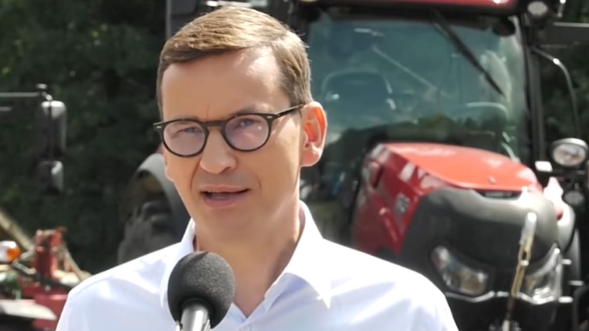 Premier przemawiał obok wypożyczonych maszyn