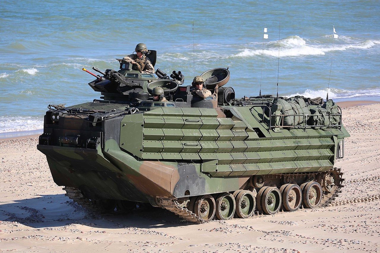 Marines wycofują amfibie AAV7. Mają zakaz pływania, ale Grecja chce je kupić