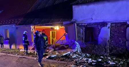 Lubno. Auto wjechało w dom. Kierowca był pijany