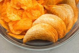 Chipsy ziemniaczane z dodatkiem częściowo utwardzonego oleju sojowego, bez dodatku soli