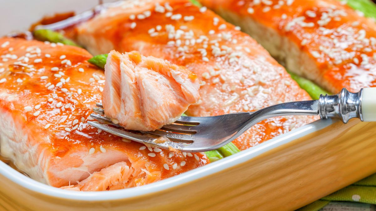 Sos teriyaki idealnie pasuje do łososia. 