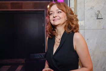 Wcieli się w Marię Czubaszek. Była gwiazdą "Ucha Prezesa"