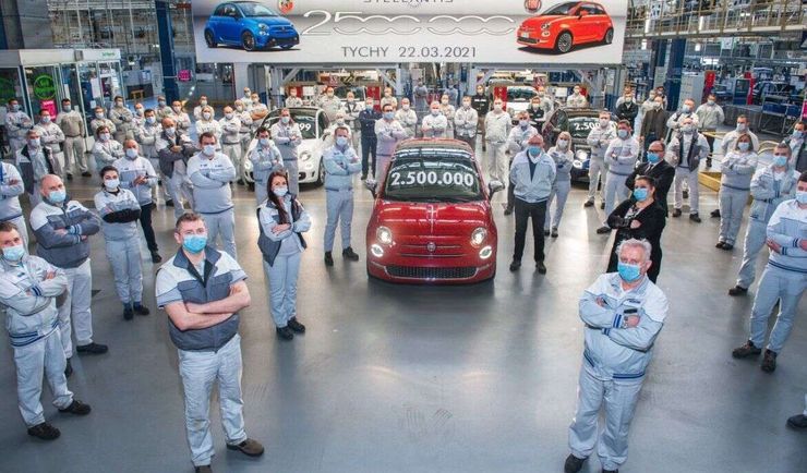 Śląskie. W fabryce w Tychach szczególny dzień. Z taśmy zjechała wyjątkowa "pięćsetka"
